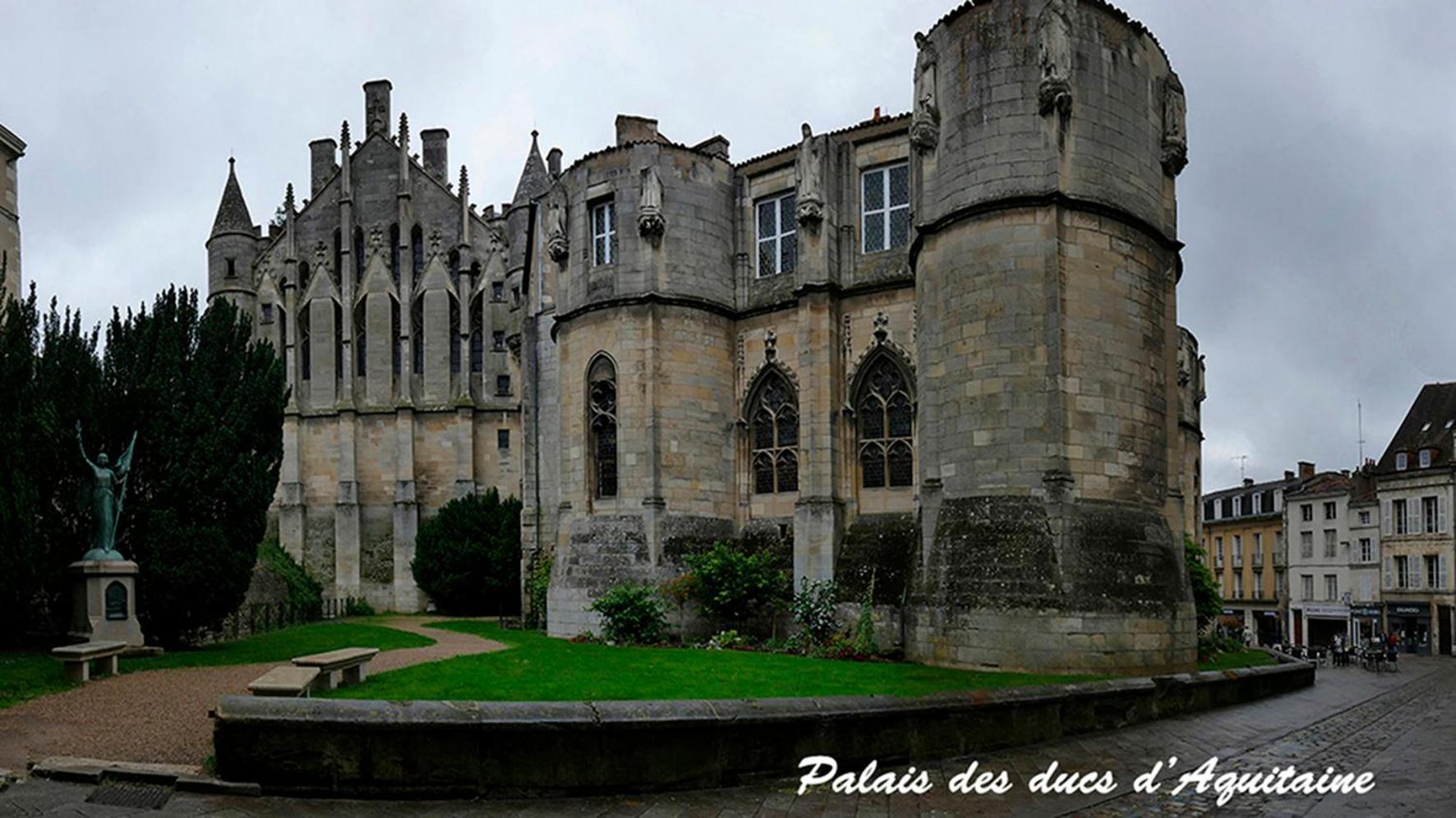 Les Jardins Du Clain Apartment Poitiers Bagian luar foto