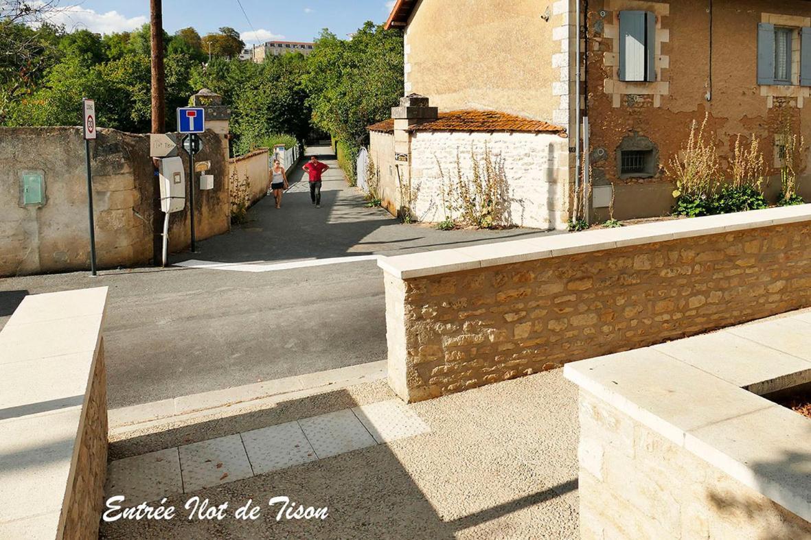Les Jardins Du Clain Apartment Poitiers Bagian luar foto