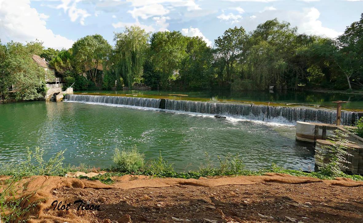 Les Jardins Du Clain Apartment Poitiers Bagian luar foto