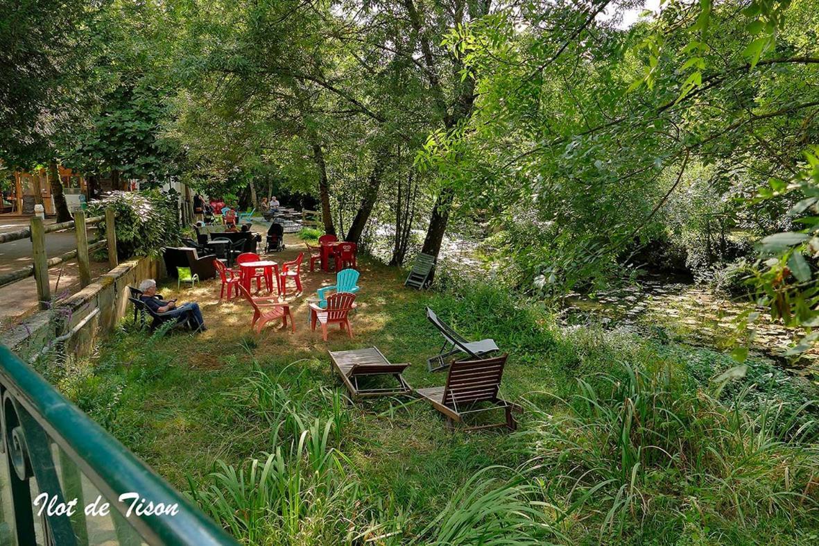 Les Jardins Du Clain Apartment Poitiers Bagian luar foto